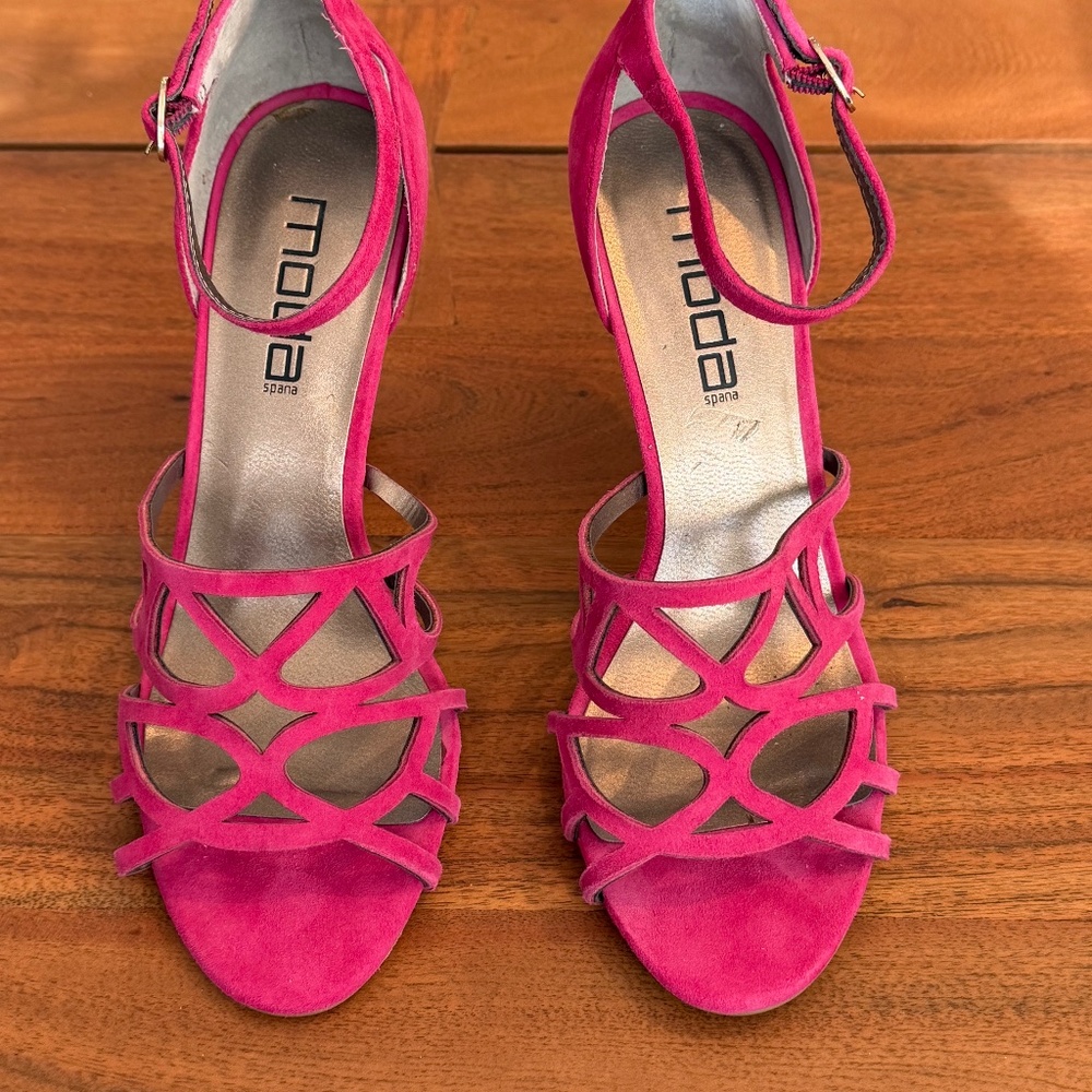 MODA Fuschia Pink Faux Suede Heels